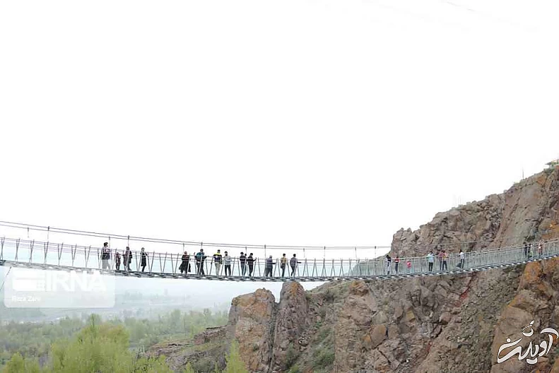 تصاویر - پل معلق تمام شیشه ای شهر هیر